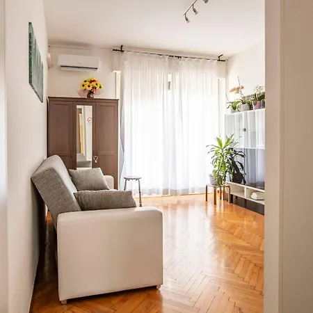 Apartamento [bijoux Como] Elegante Next To Piazza Volta Como