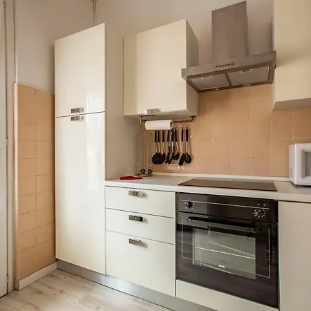 Apartamento [bijoux Como] Elegante Next To Piazza Volta *